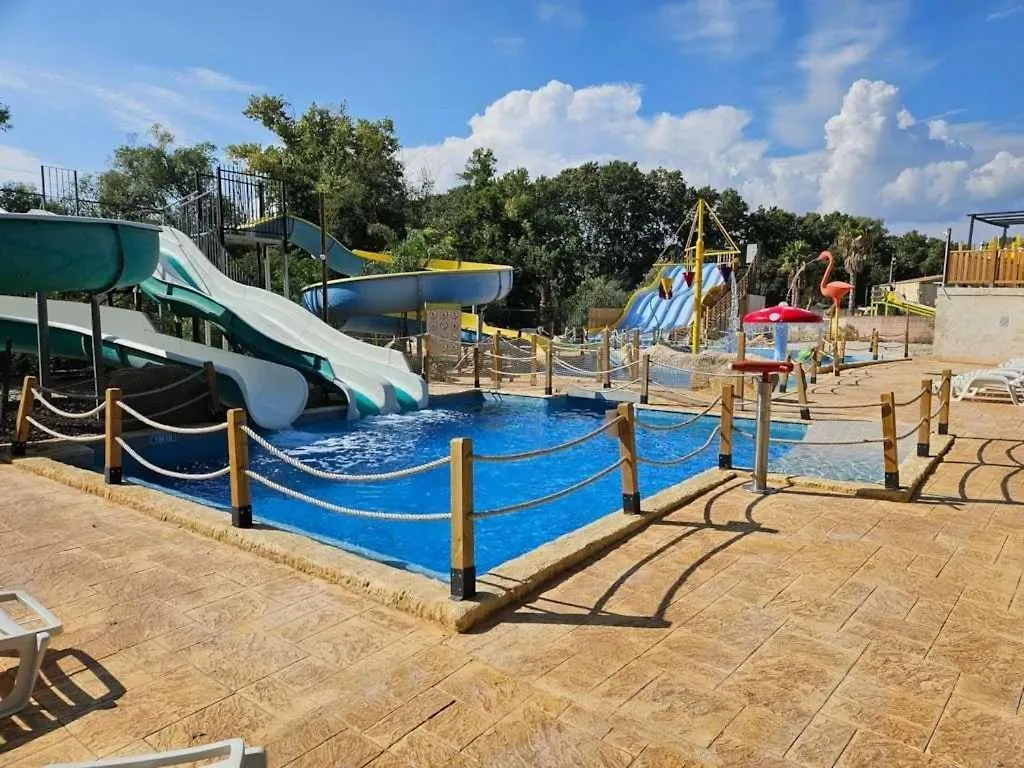 Campsite Camping 4 Etoiles - Parc Aquatique - Ccb0Dfc Hyeres France